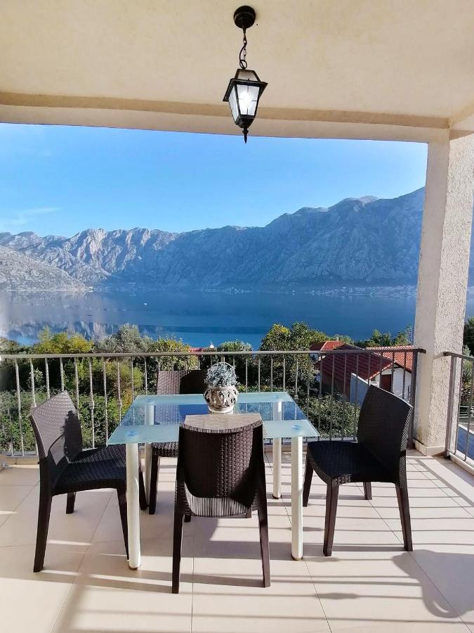Bay Of Kotor View Apartment With Pool Prčanj Exteriér fotografie