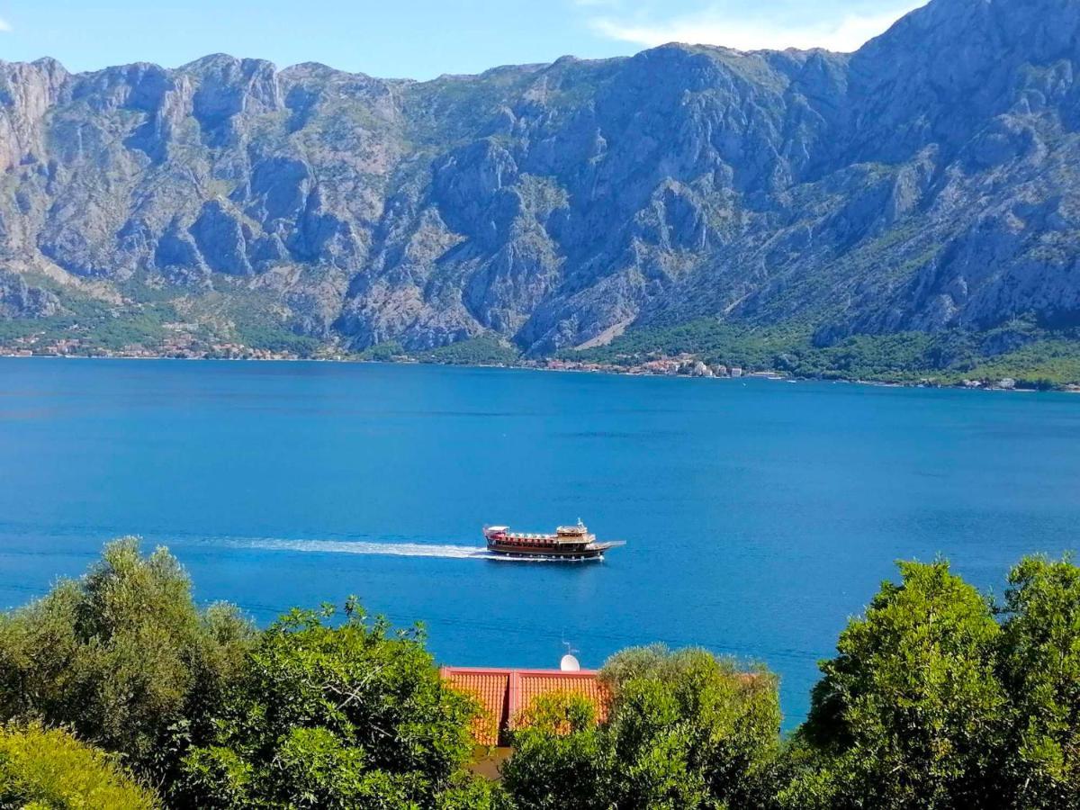Bay Of Kotor View Apartment With Pool Prčanj Exteriér fotografie